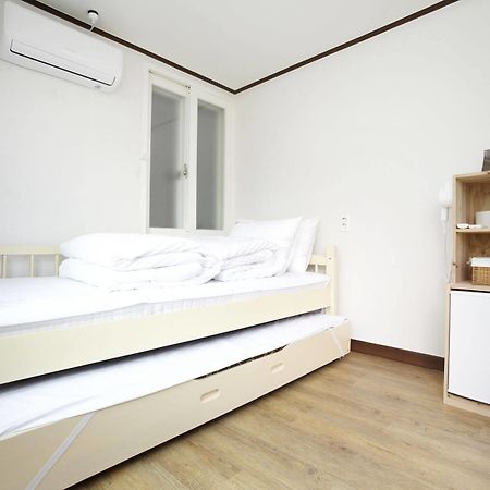 24 Guesthouse Sinchon Hongdae Seoel Buitenkant foto