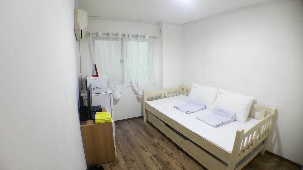 24 Guesthouse Sinchon Hongdae Seoel Buitenkant foto