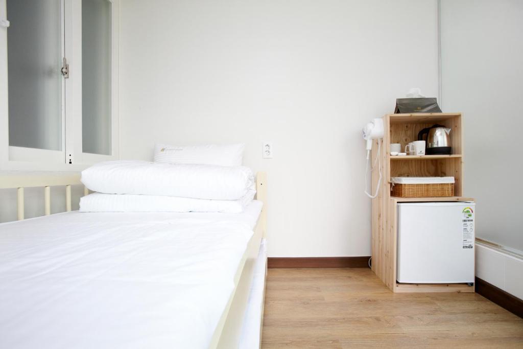 24 Guesthouse Sinchon Hongdae Seoel Buitenkant foto