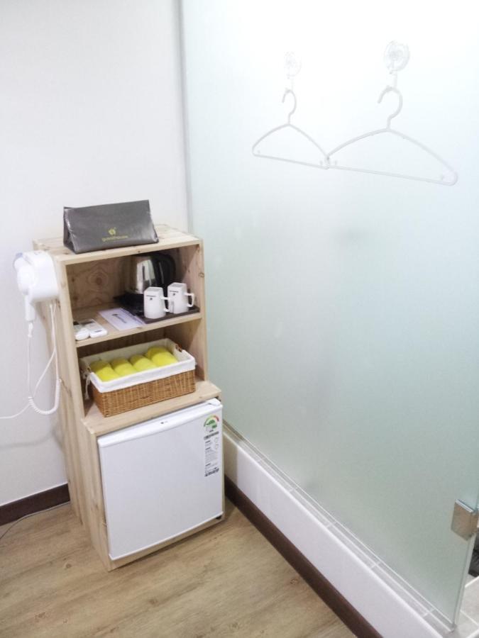 24 Guesthouse Sinchon Hongdae Seoel Buitenkant foto